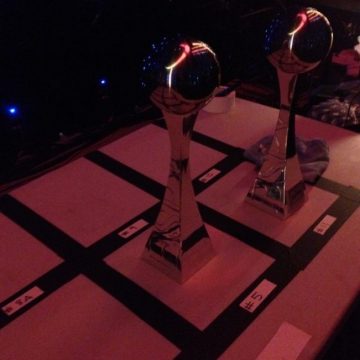 golden globe awards statuettes backstage